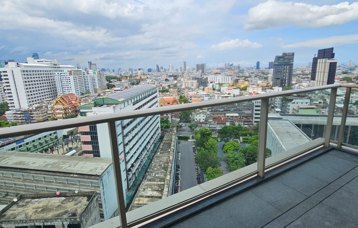 4-Bed 3-Bath 250 sqm Condo at Four Seasons Apartments near BTS Saphan Taksin for Rent 350K THB
