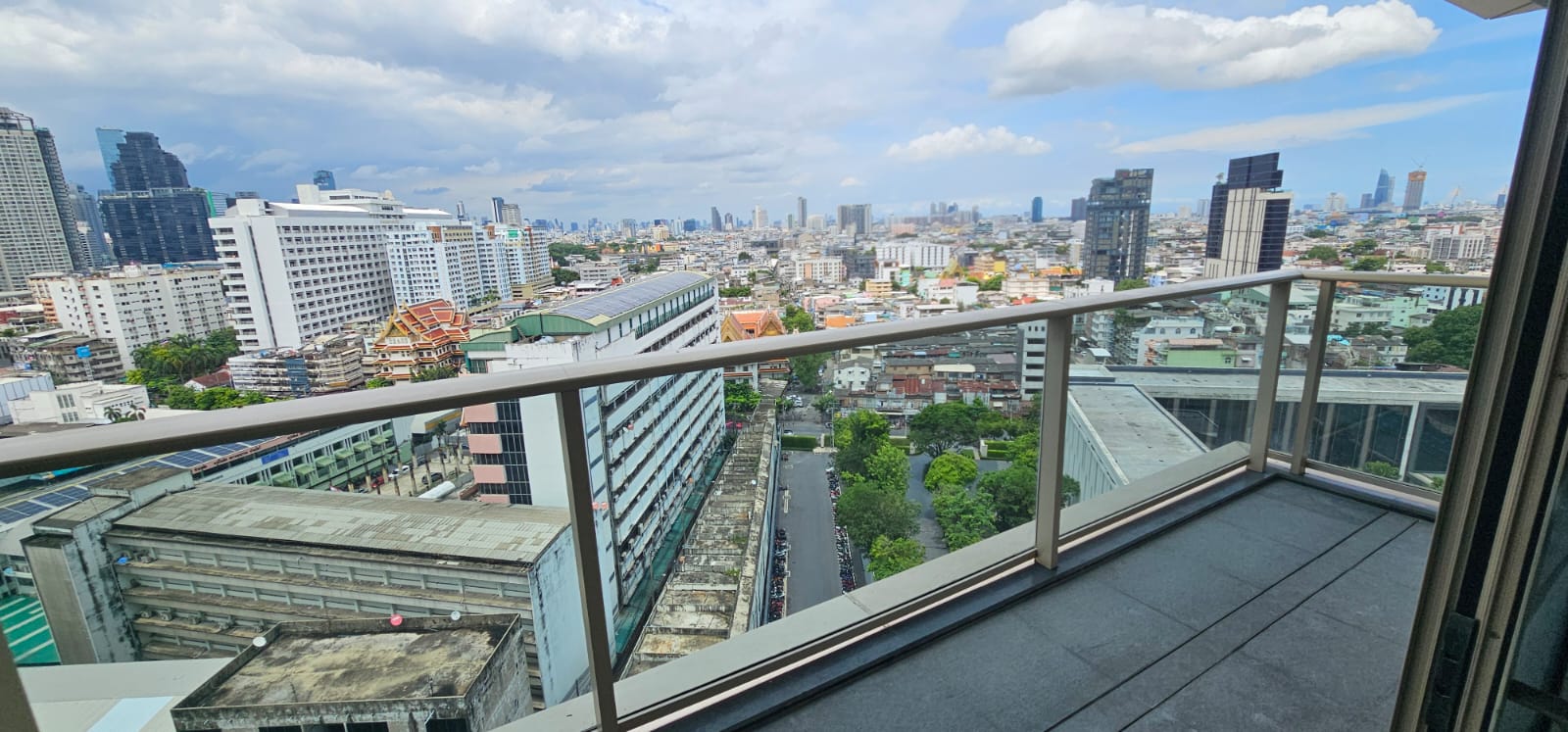 4-Bed 3-Bath 250 sqm Condo at Four Seasons Apartments near BTS Saphan Taksin for Rent 350K THB