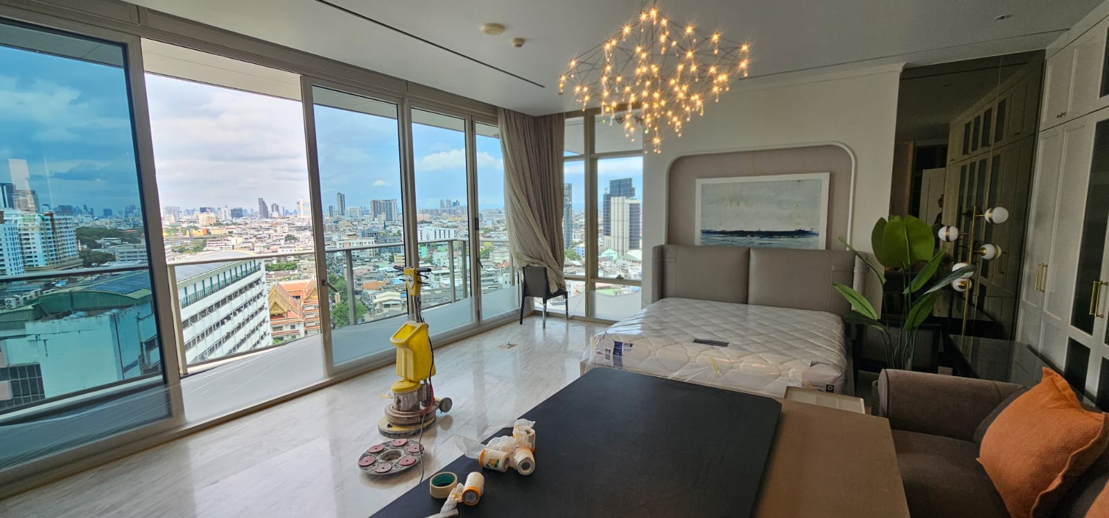 4-Bed 3-Bath 250 sqm Condo at Four Seasons Apartments near BTS Saphan Taksin for Rent 350K THB