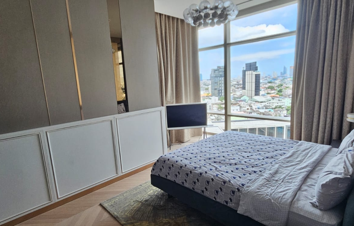 4-Bed 3-Bath 250 sqm Condo at Four Seasons Apartments near BTS Saphan Taksin for Rent 350K THB