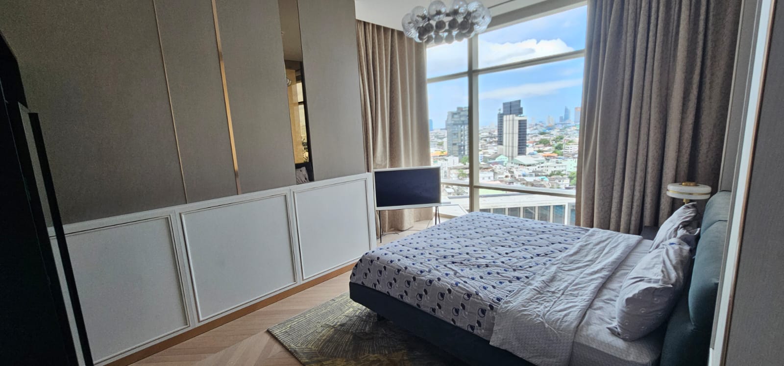 4-Bed 3-Bath 250 sqm Condo at Four Seasons Apartments near BTS Saphan Taksin for Rent 350K THB