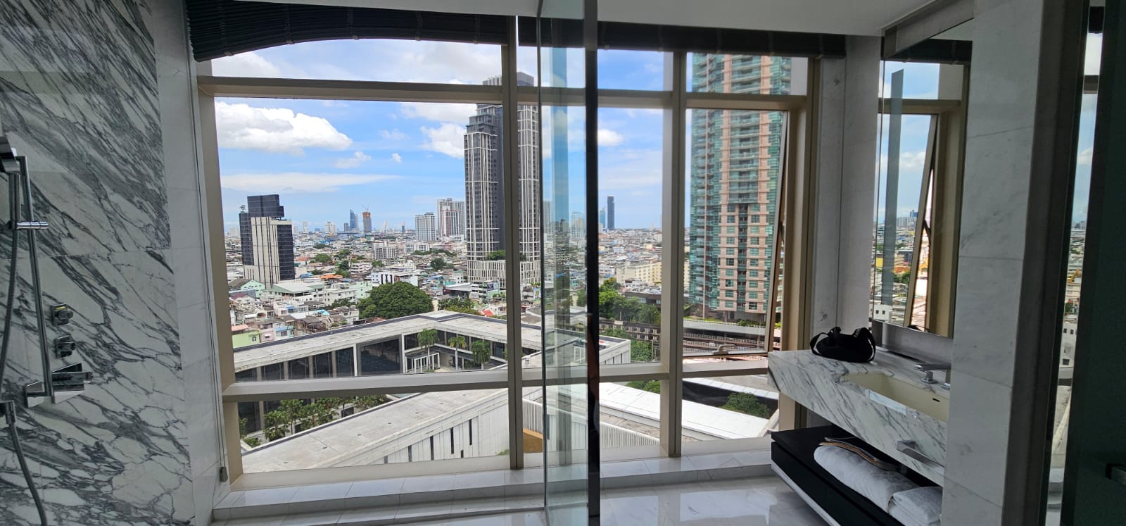 4-Bed 3-Bath 250 sqm Condo at Four Seasons Apartments near BTS Saphan Taksin for Rent 350K THB