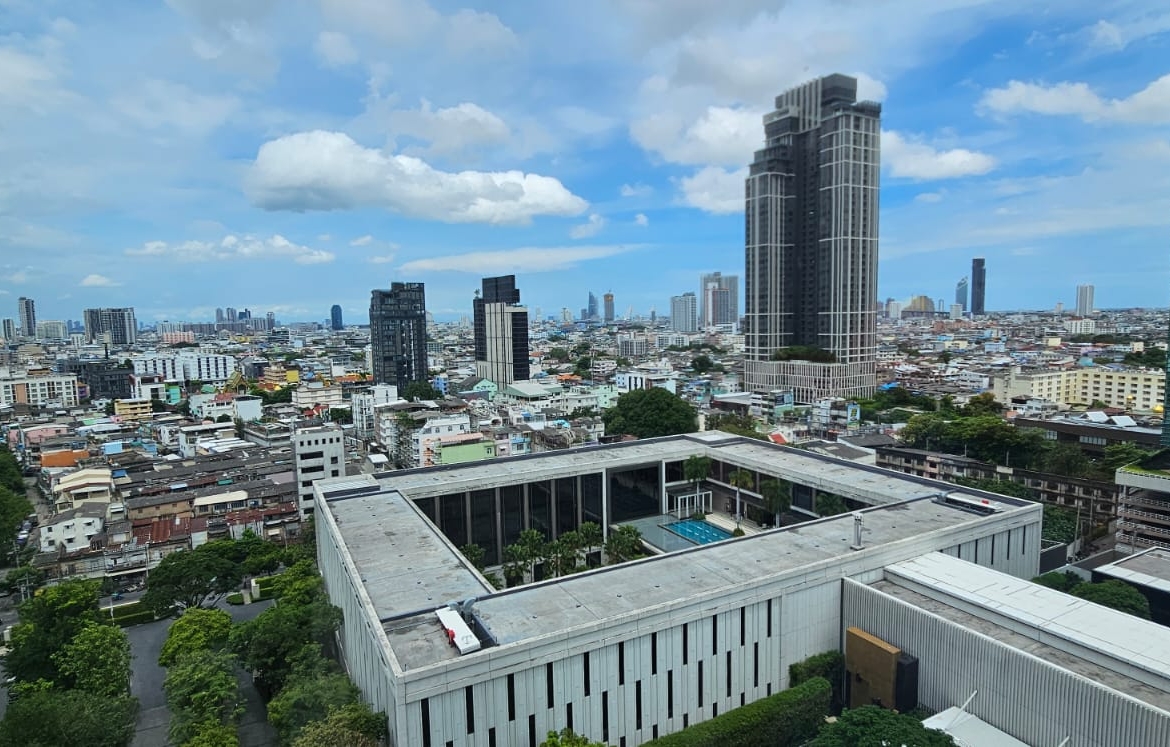 4-Bed 3-Bath 250 sqm Condo at Four Seasons Apartments near BTS Saphan Taksin for Rent 350K THB