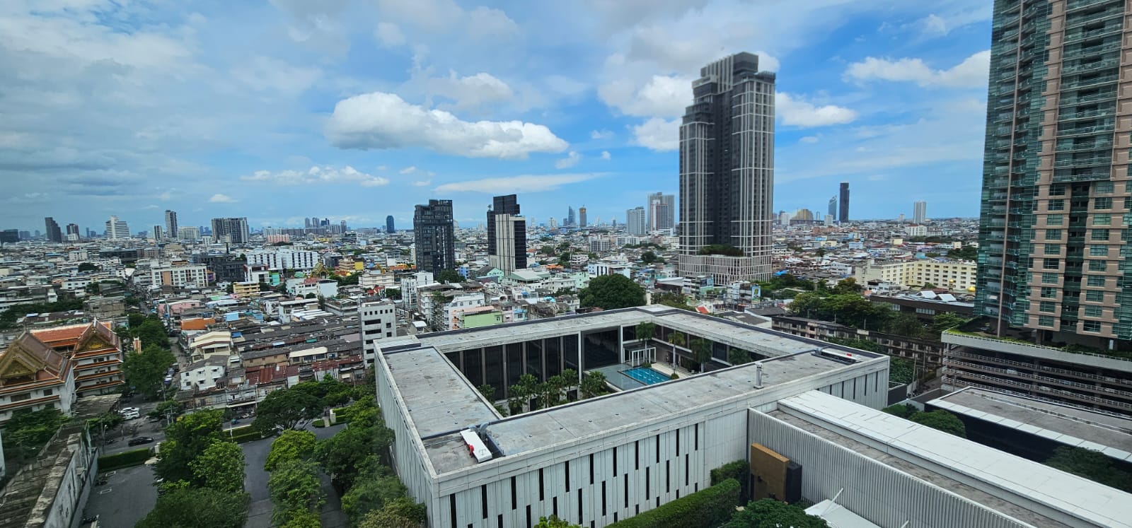 4-Bed 3-Bath 250 sqm Condo at Four Seasons Apartments near BTS Saphan Taksin for Rent 350K THB