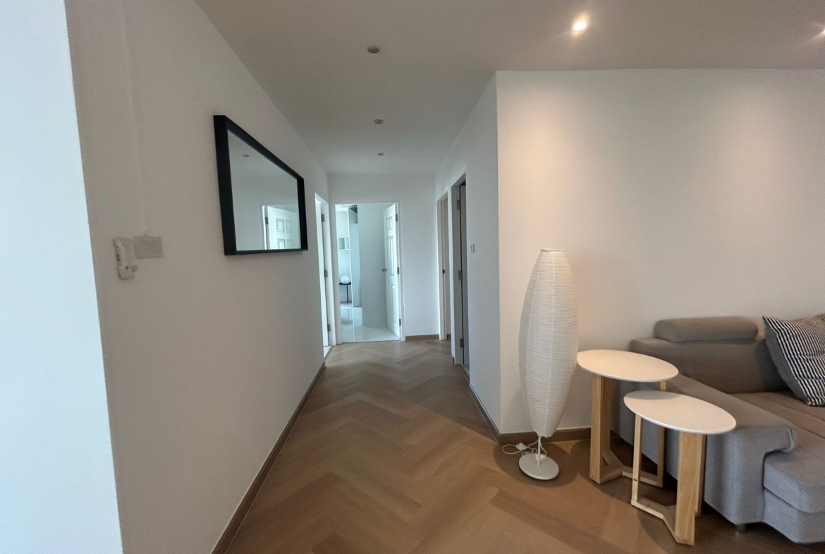 3-Bed 2-Bath 137 sqm Condo at D.S. Tower 2 Near BTS Phrom Phong for Rent 67,000 THB/month