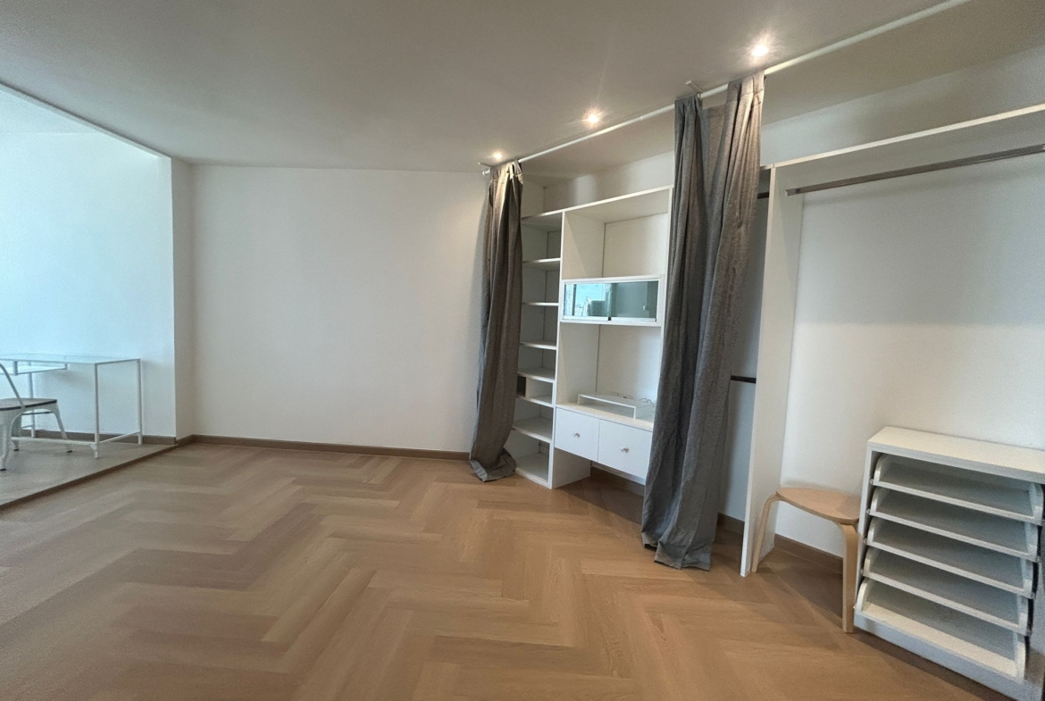 3-Bed 2-Bath 137 sqm Condo at D.S. Tower 2 Near BTS Phrom Phong for Rent 67,000 THB/month