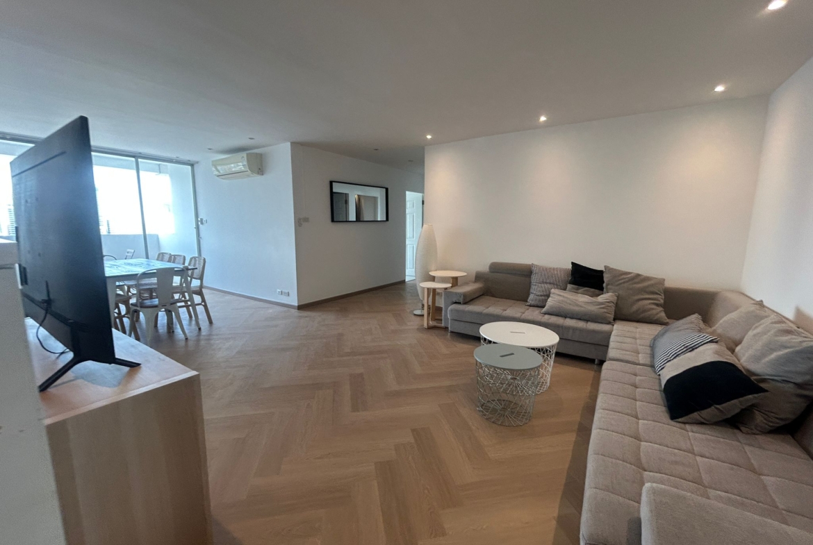 3-Bed 2-Bath 137 sqm Condo at D.S. Tower 2 Near BTS Phrom Phong for Rent 67,000 THB/month