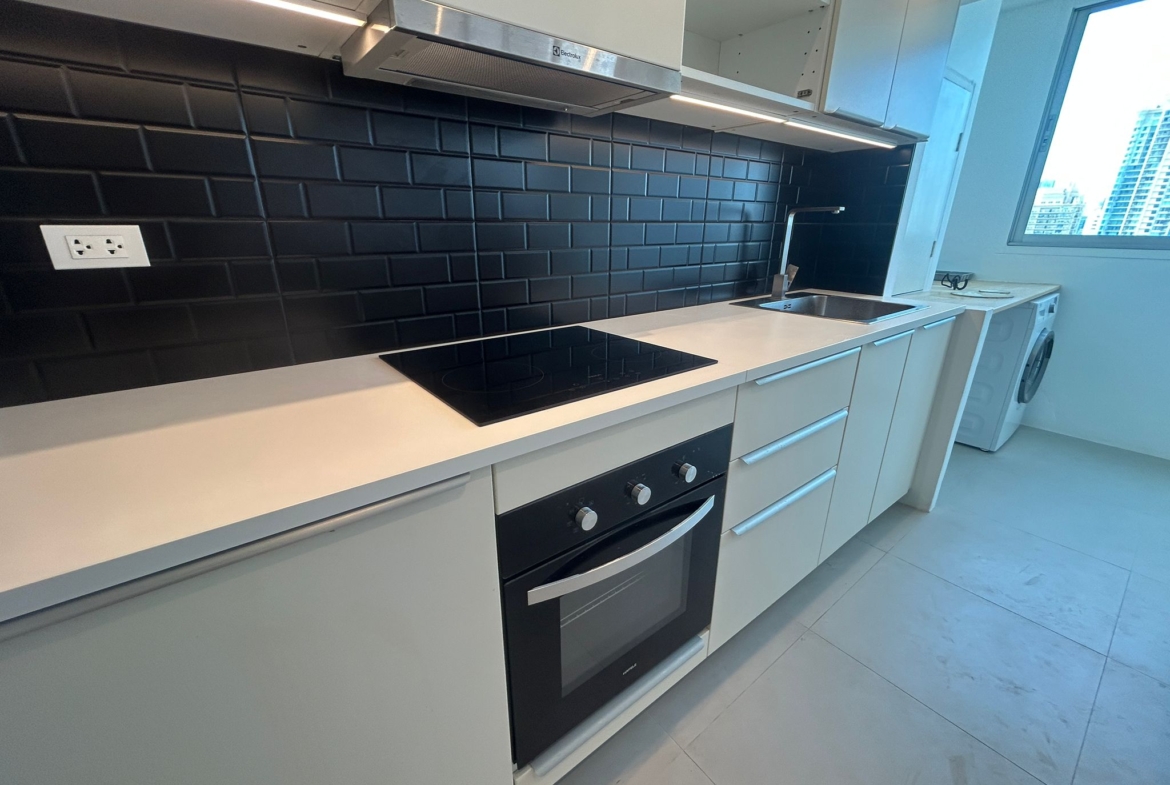 3-Bed 2-Bath 137 sqm Condo at D.S. Tower 2 Near BTS Phrom Phong for Rent 67,000 THB/month