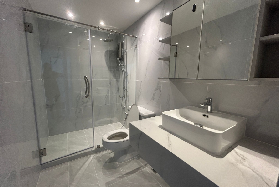 3-Bed 2-Bath 137 sqm Condo at D.S. Tower 2 Near BTS Phrom Phong for Rent 67,000 THB/month